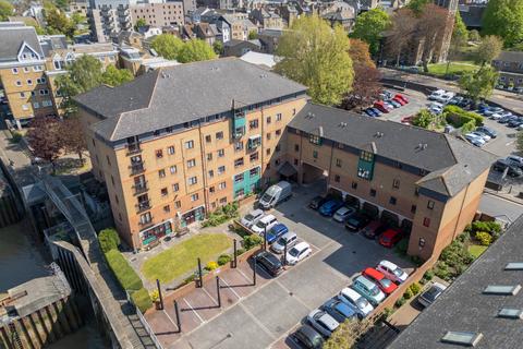 2 bedroom flat for sale, Regents Court, West Street, Gravesend, Kent, DA11 0BT