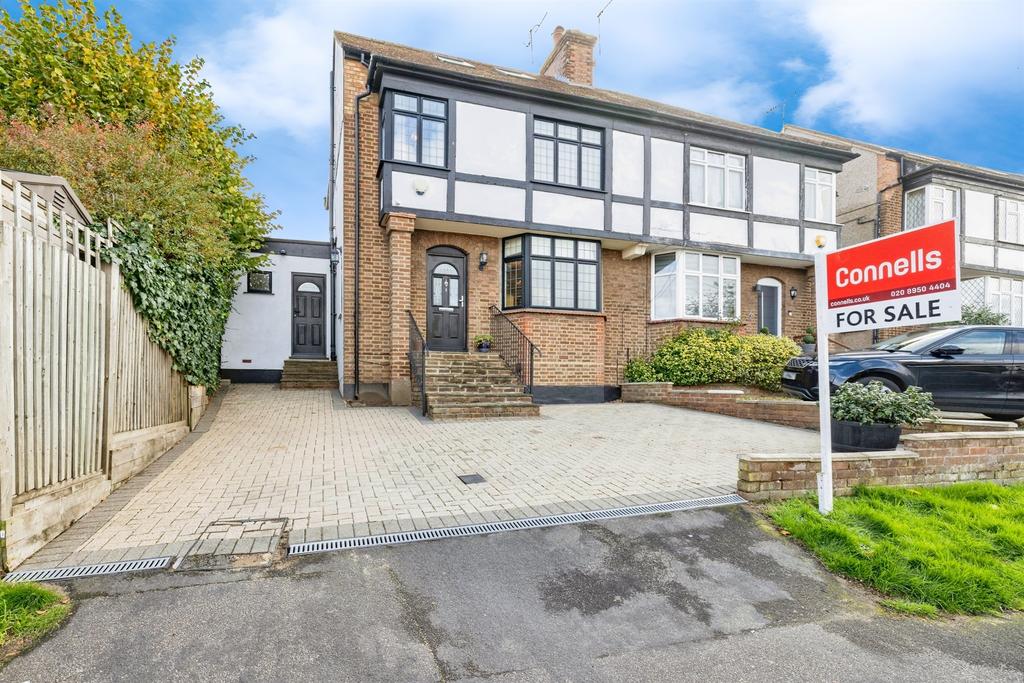 Detached house exterior, driveway