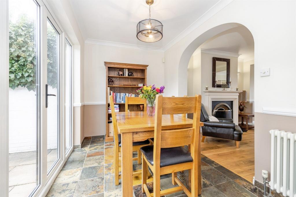 Dining room, fireplace