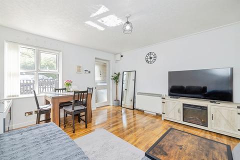 1 bedroom maisonette for sale, Redwood Close, Watford