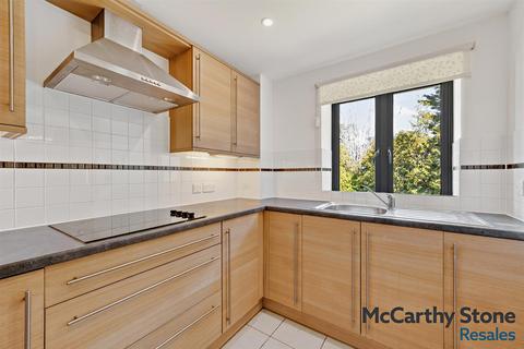 1 bedroom apartment for sale, Mandeville Court, Darkes Lane, Potters Bar, Hertfordshire, EN6 1BZ