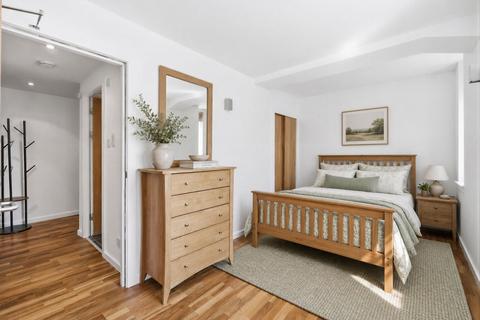 1 bedroom flat for sale, 4/5 Cowgatehead, Grassmarket, Edinburgh, EH1