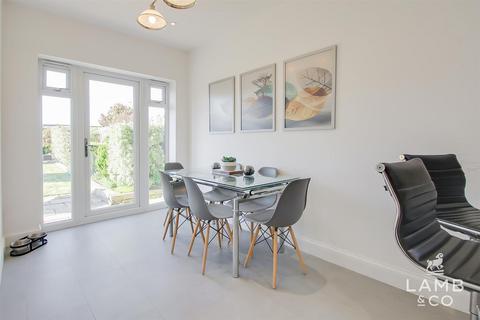 5 bedroom detached house for sale, Canterbury Road, Holland-On-Sea CO15