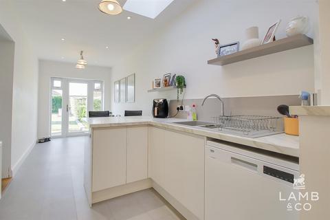 5 bedroom detached house for sale, Canterbury Road, Holland-On-Sea CO15