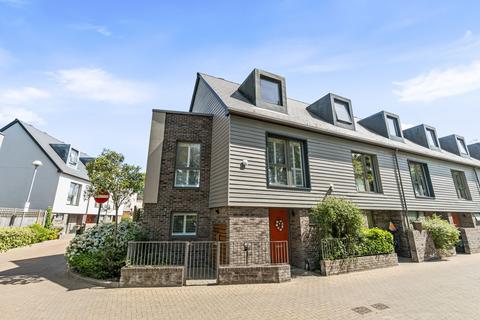 Riverbank Way, Wallington, SM6
