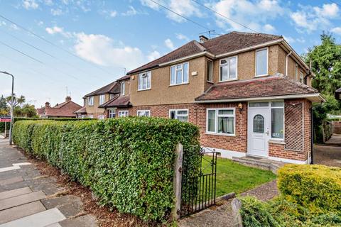 2 bedroom maisonette to rent, Alandale Drive