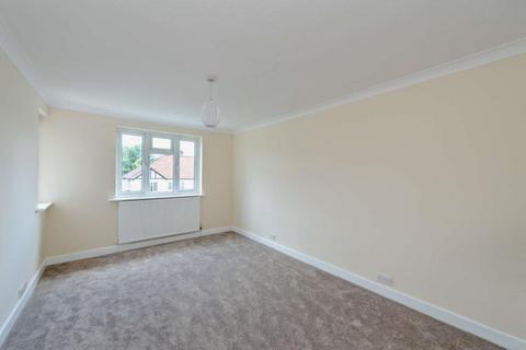 2 bedroom maisonette to rent, Alandale Drive