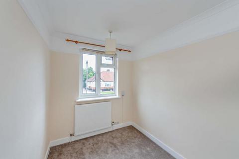 2 bedroom maisonette to rent, Alandale Drive