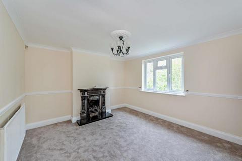 2 bedroom maisonette to rent, Alandale Drive