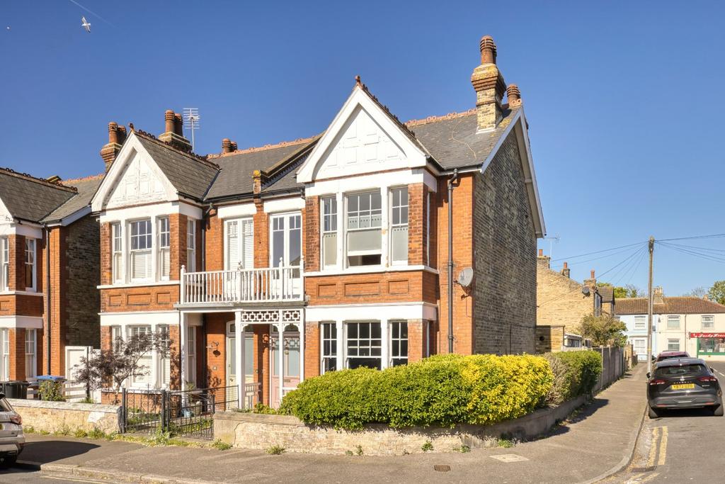 4 bedroom semi-detached house for sale