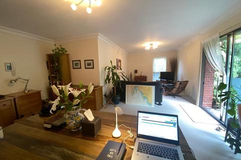 2 bedroom flat for sale, Savill Row, Woodford Green