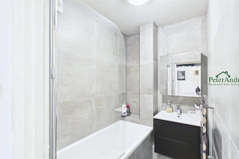 2 bedroom flat for sale, Savill Row, Woodford Green