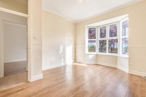 2 bedroom apartment to rent, Gresham Road,  Staines upon Thames,  TW18
