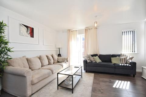 2 bedroom flat for sale, Glandford Way, Chadwell Heath, Romford