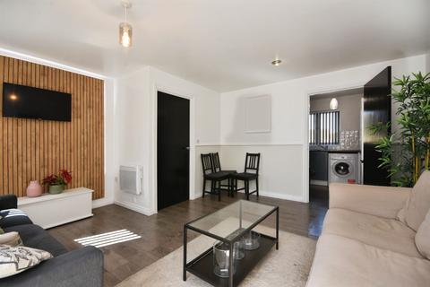 2 bedroom flat for sale, Glandford Way, Chadwell Heath, Romford