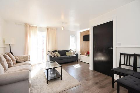 2 bedroom flat for sale, Glandford Way, Chadwell Heath, Romford