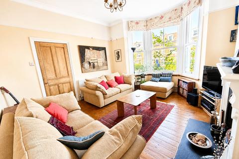 4 bedroom semi-detached house for sale, Wisteria Road, London, SE13