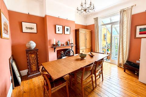 4 bedroom semi-detached house for sale, Wisteria Road, London, SE13