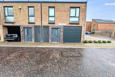 4 bedroom end of terrace house for sale, Berners-Lee Road, Gateshead, Tyne and Wear, NE8 4US
