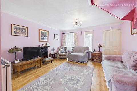 2 bedroom end of terrace house for sale, Osprey Road, Bedfordshire SG18