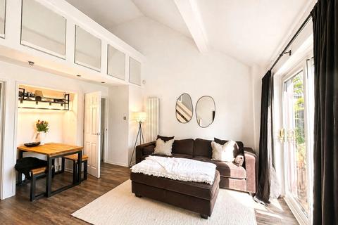 undefined, Maiden Place, Reading RG6