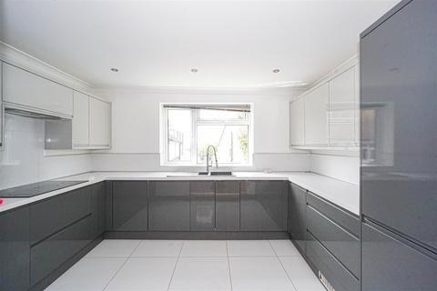 5 bedroom detached house for sale, Fairlight Road, Hastings