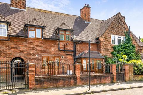 Hemlock Road, Shepherds Bush