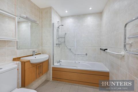2 bedroom flat for sale, Waterloo Road, Epsom