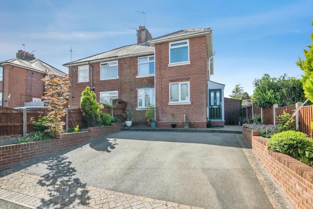 3 bedroom semi-detached house for sale