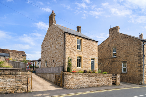 2 bedroom detached house for sale, Croft Gate House, Castle Hill, Haltwhistle, Northumberland, NE49