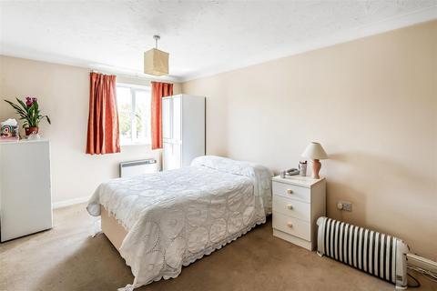 1 bedroom apartment for sale, COBHAM GATE, COBHAM, KT11