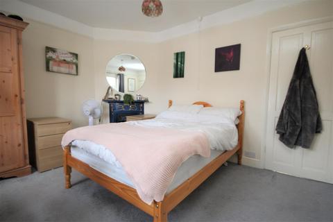 3 bedroom semi-detached house to rent, Baden Road, Guildford