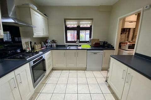 4 bedroom semi-detached house for sale, Wood Lane, Dagenham