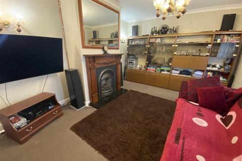 4 bedroom semi-detached house for sale, Wood Lane, Dagenham