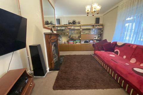 4 bedroom semi-detached house for sale, Wood Lane, Dagenham