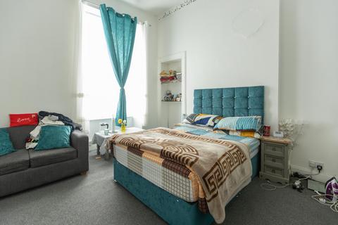 1 bedroom flat for sale, Langside Road, Glasgow G42