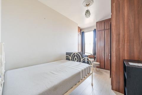 1 bedroom flat for sale, Rabbits Road, Manor Park, London, E12