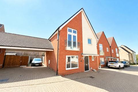 3 bedroom detached house for sale, Fairway Drive, Chelmsford, Essex, CM3
