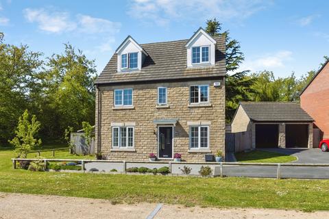 Detached house - Oak Drive, Whinmoor, Leeds