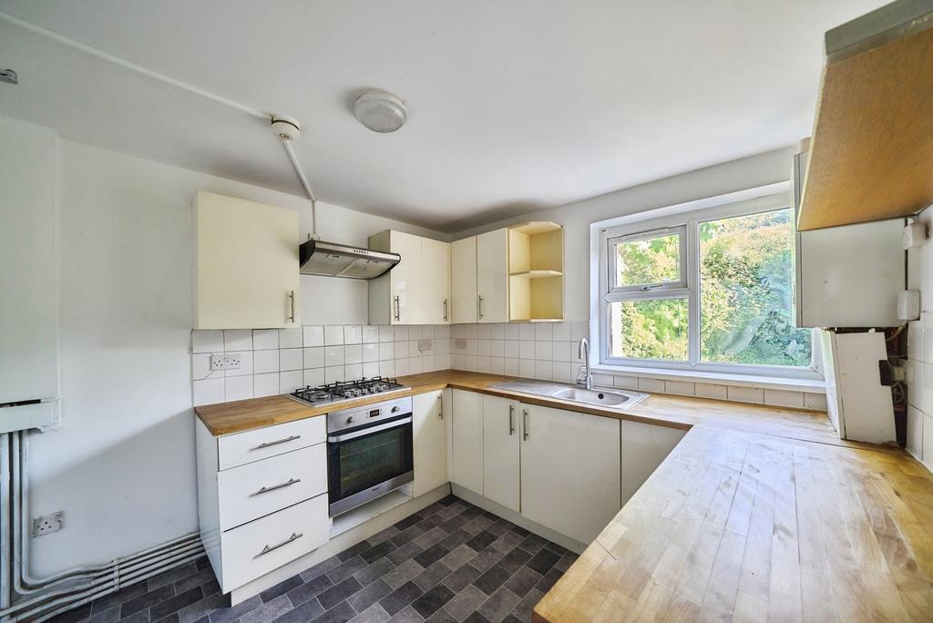 House in London, Mill Meads, West Ham - More
