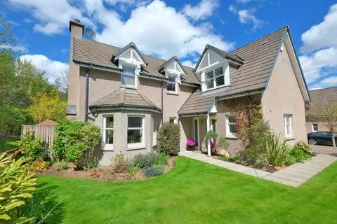 6 bedroom detached house for sale