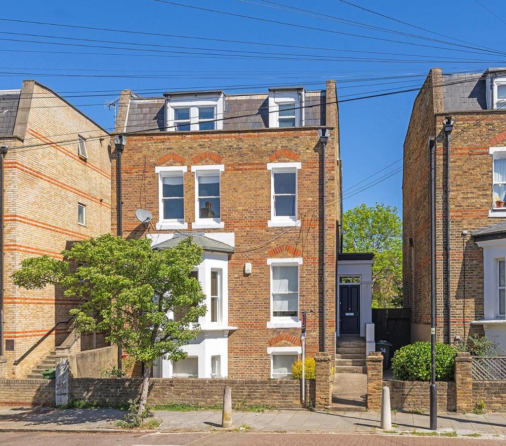 Hayter Road, SW2 3 bed flat for sale - £800,000