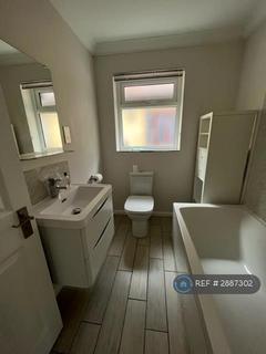 3 bedroom bungalow to rent, Riverside, Staines, TW19