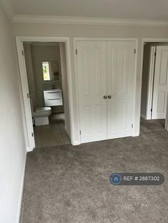 3 bedroom bungalow to rent, Riverside, Staines, TW19