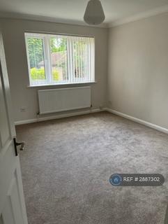 3 bedroom bungalow to rent, Riverside, Staines, TW19