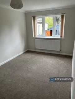 3 bedroom bungalow to rent, Riverside, Staines, TW19
