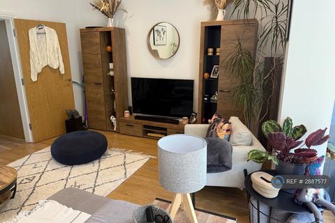 3 bedroom semi-detached house to rent, London Road, Sayers Common, Hassocks, BN6