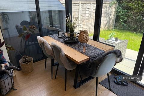 3 bedroom semi-detached house to rent, London Road, Sayers Common, Hassocks, BN6