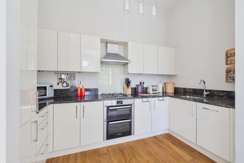 2 bedroom flat for sale, Glanville Way, Epsom KT19