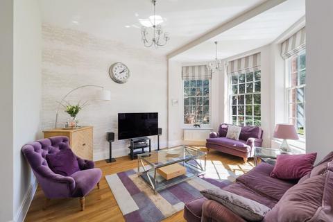 2 bedroom flat for sale, Glanville Way, Epsom KT19